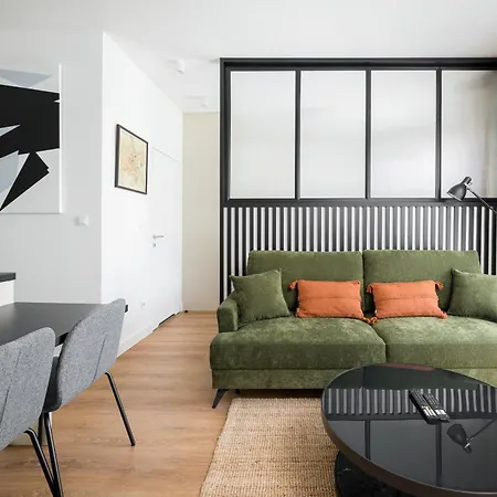 Port Praski Superior By Bookinghost *